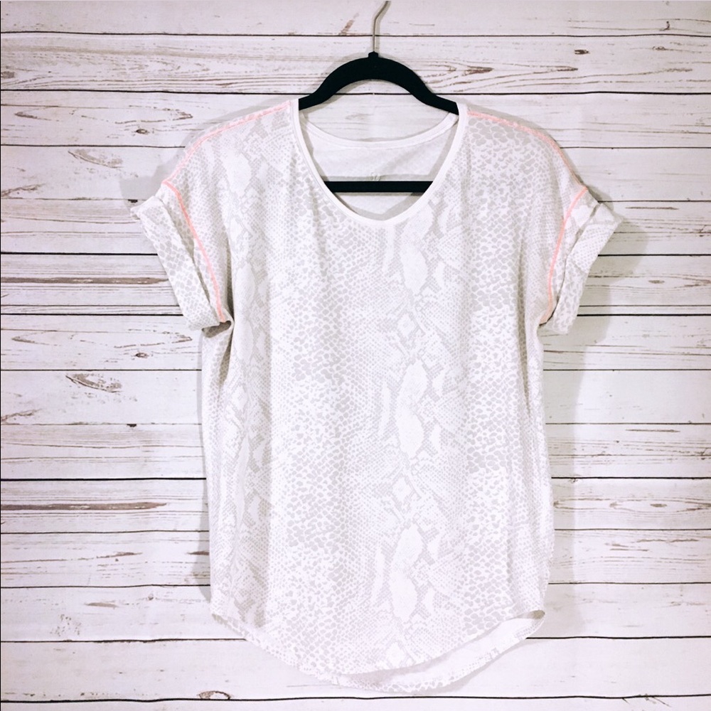 Lululemon weekend short sleeve tee